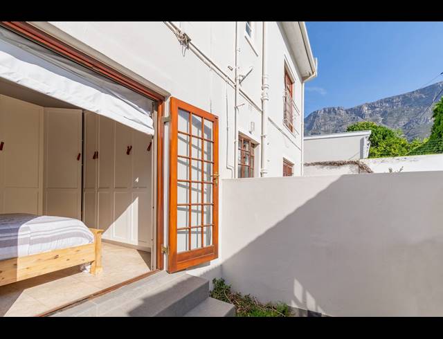 1.5 BEDROOM APARTMENT FOR SALE IN ORANJEZICHT